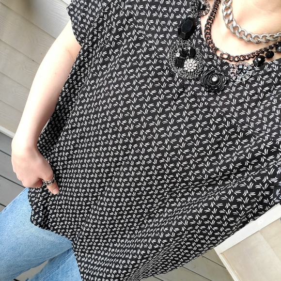LOFT Black & White Monochrome Graphic Patterned Boxy Business Casual Blouse Top - Picture 3 of 16